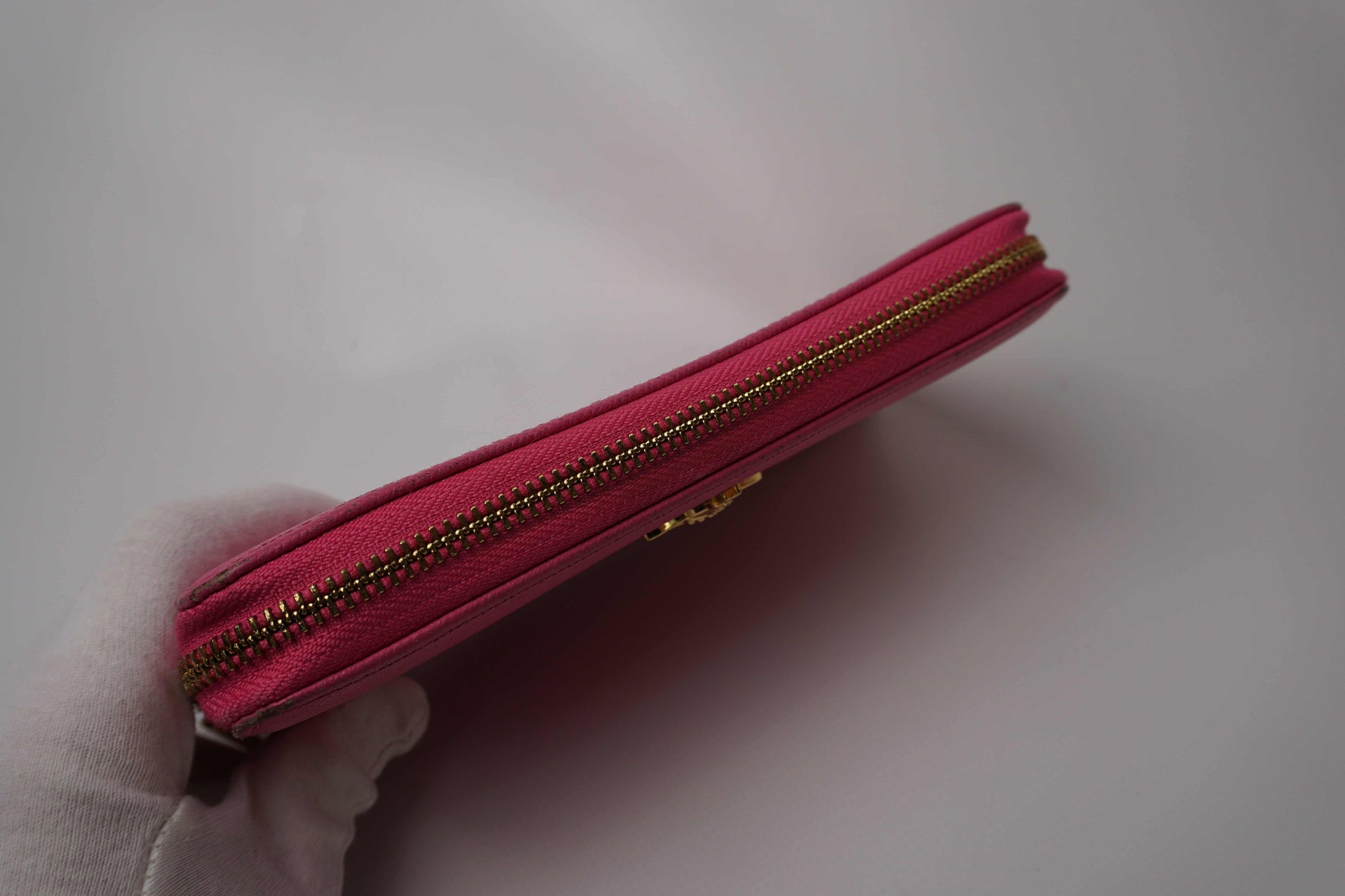 VIVIENNE WESTWOOD Zipper Longwallet Pink | LAYZSSHOP | Vivienne Westwood Vintage