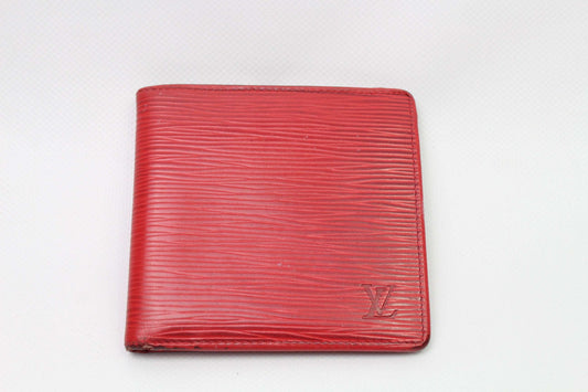 LOUIS VUITTON Epi Portemonnaie Red leather wallet, 10x10cm, in vibrant red color.