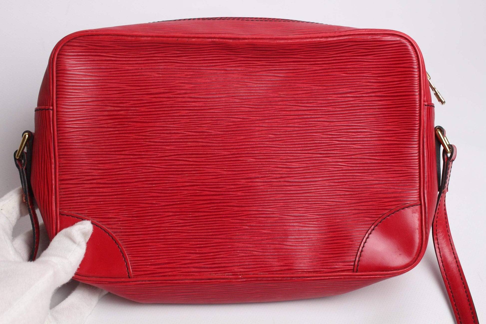 LOUIS VUITTON Epi Shoulder Bag Red | LAYZSSHOP | Louis Vuitton Vintage