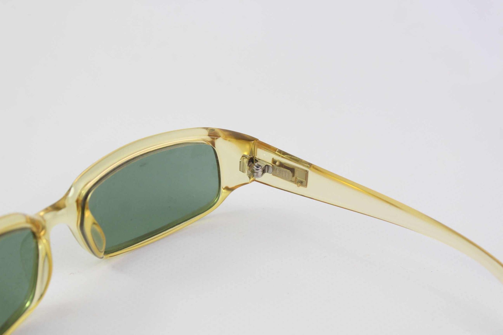 Yellow GUCCI shades, onesize, condition 8/10, side view.