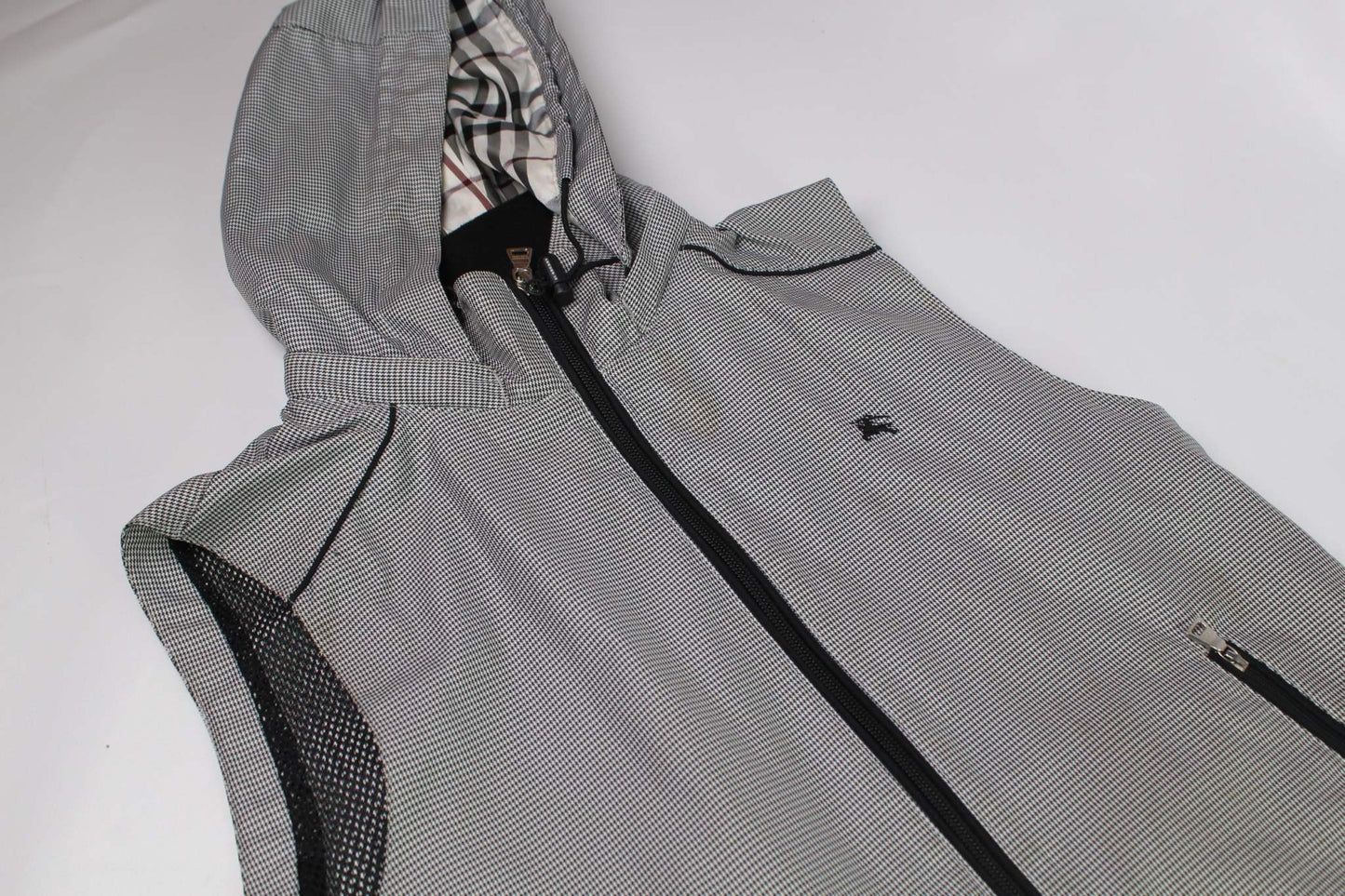 BURBERRY‘S Checked Vest Grey