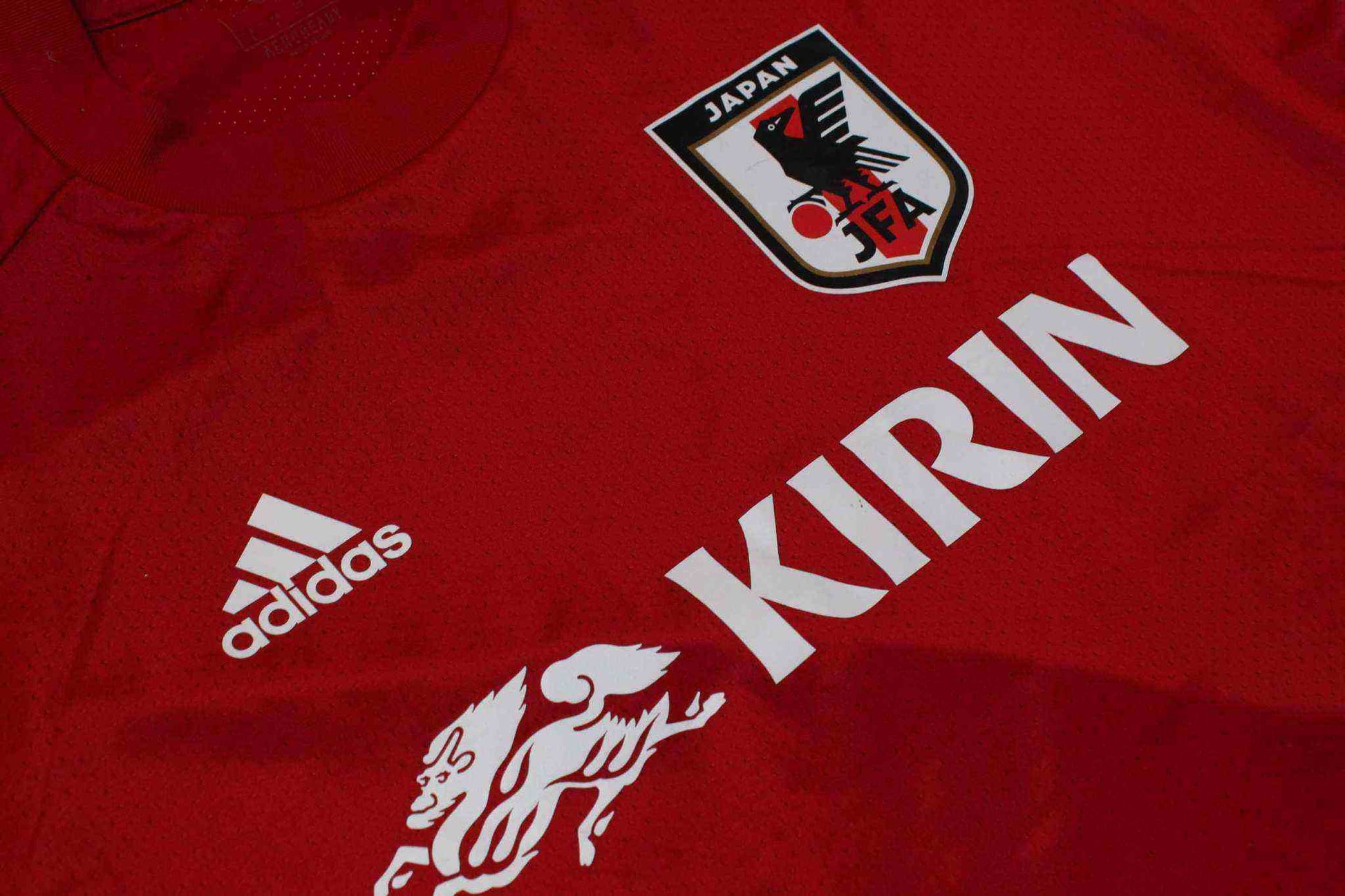 Japan Trikot Red vintage jersey, size M, polyester, red color, featuring Japan badge and Kirin logo.