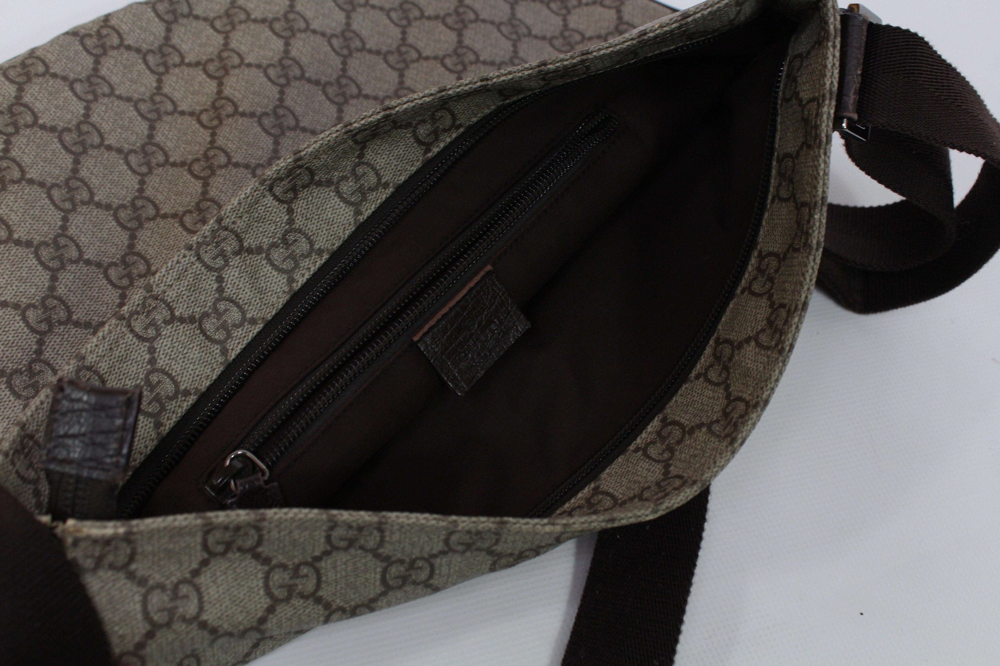 GUCCI Slingbag Monogram Brown | LAYZSSHOP | Gucci Vintage