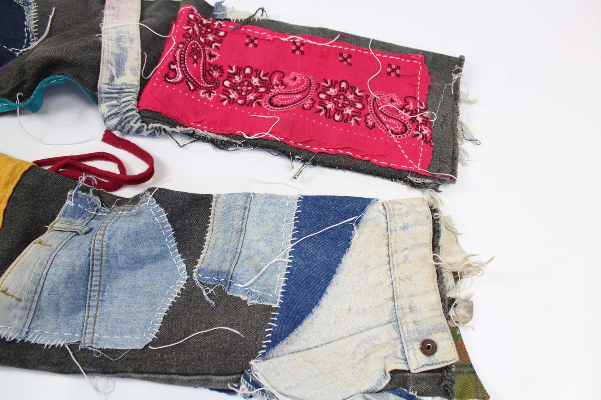 Patchwork design of Costarica&Jeans patchwork denim jeans.