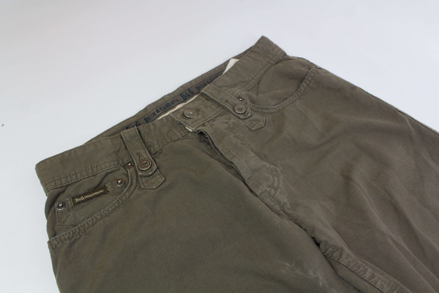 Dolce & Gabbana gray-green pants, size 111Lx35Bcm, in 8/10 condition with slight wear.