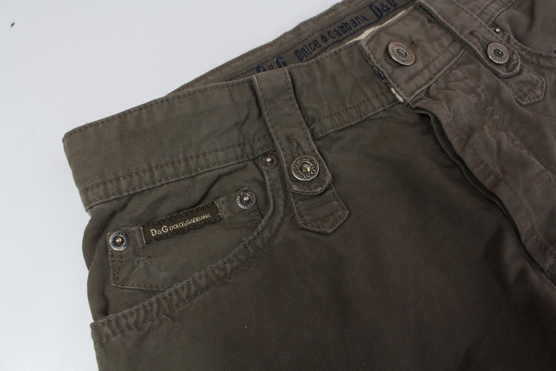 Grey-green Dolce & Gabbana pants with visible used condition, size 111Lx35Bcm.