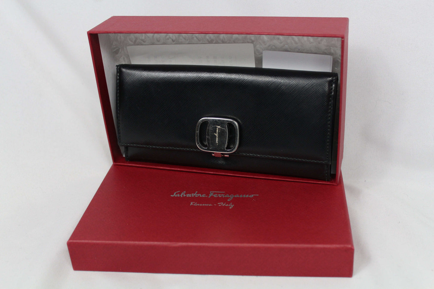 Salvatore Ferragamo Portmonee Black in box, size 20x10 cm, excellent condition.