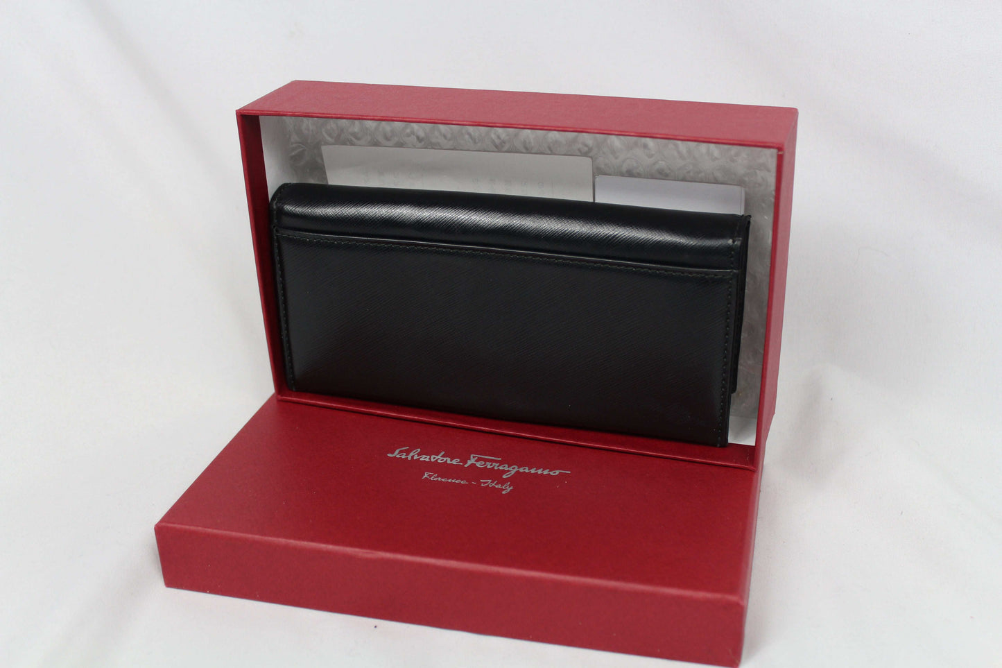 Salvatore Ferragamo Portmonee Black in box, size 20x10 cm, excellent condition.