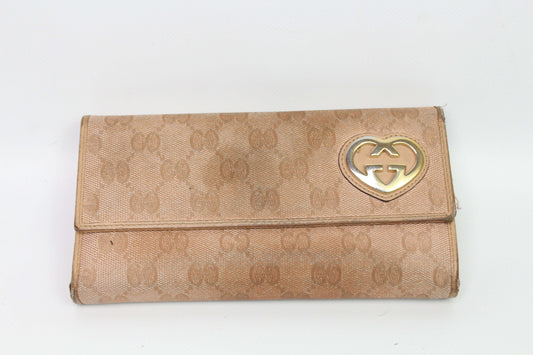 GUCCI Longwallet Beige Heart in leather with embossed pattern and heart detail.