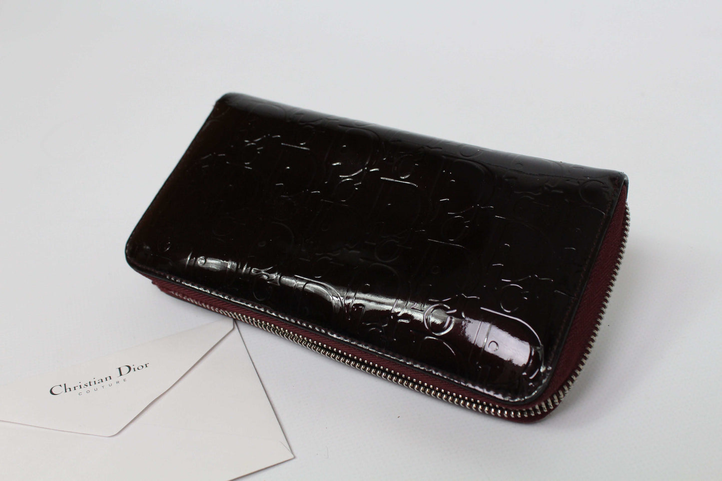 DIOR Portemonnaie Bordeaux wallet, wine red, 20x10cm, condition 7/10 with zipper issue, includes authenticity card envelope.