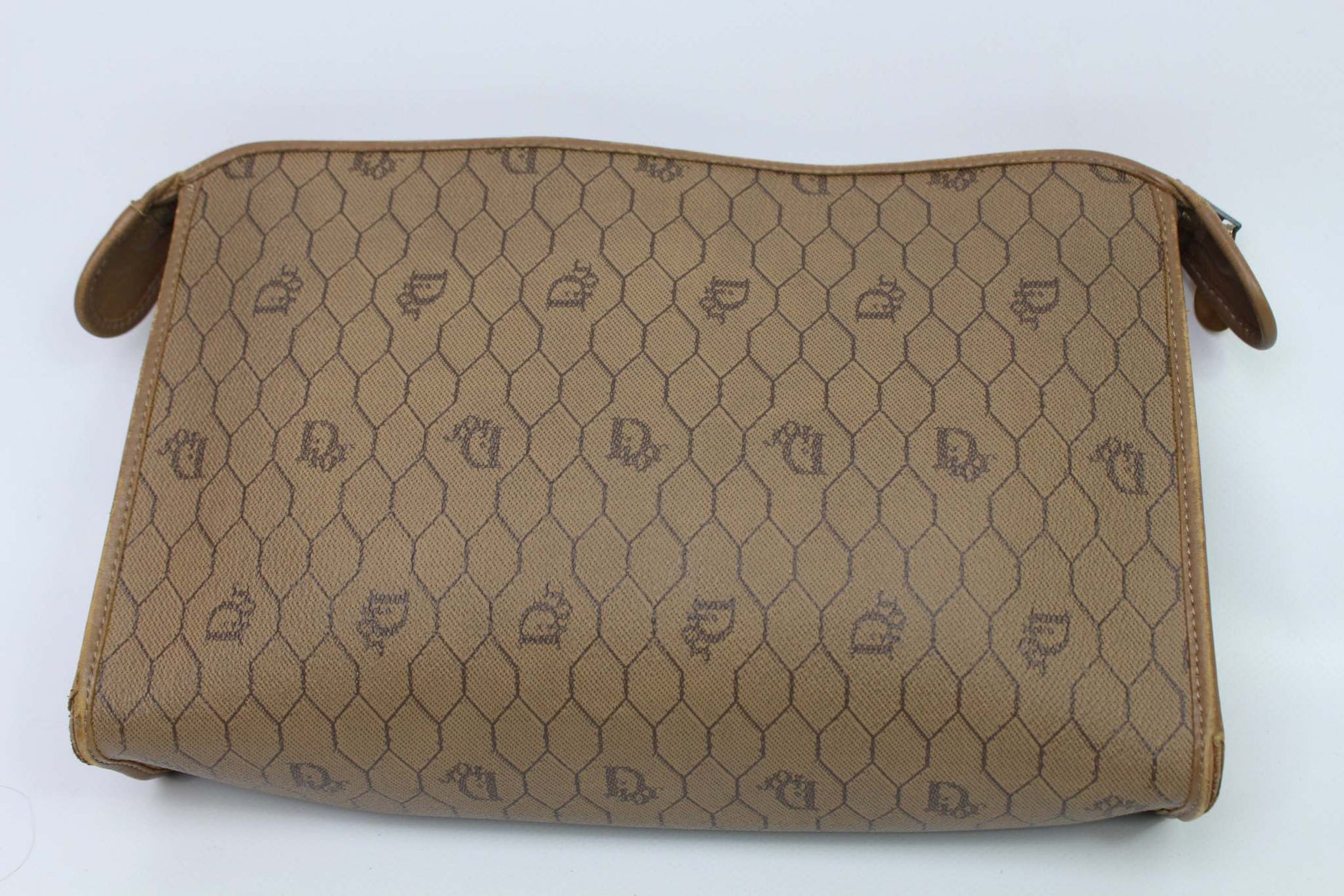 DIOR Clutch Honeycomb in beige canvas with honeycomb pattern, condition 7/10.