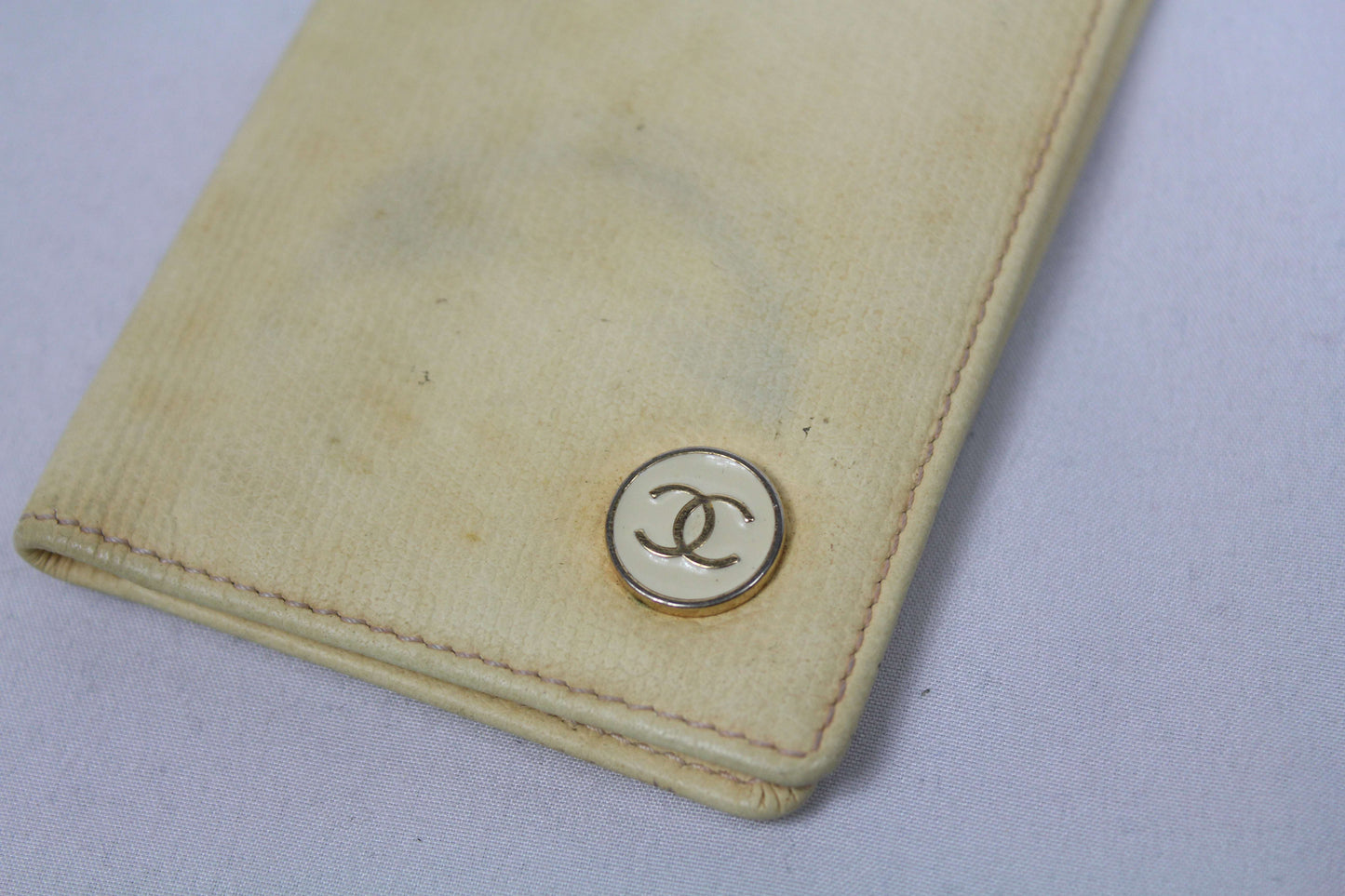 Chanel cardholder with use marks and repairs, 8x5cm size.